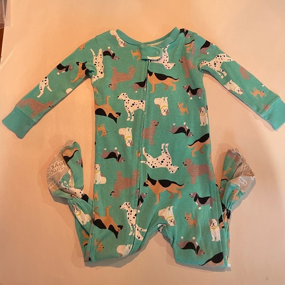 Carter’s one-piece pajamas - Picture 4 of 5